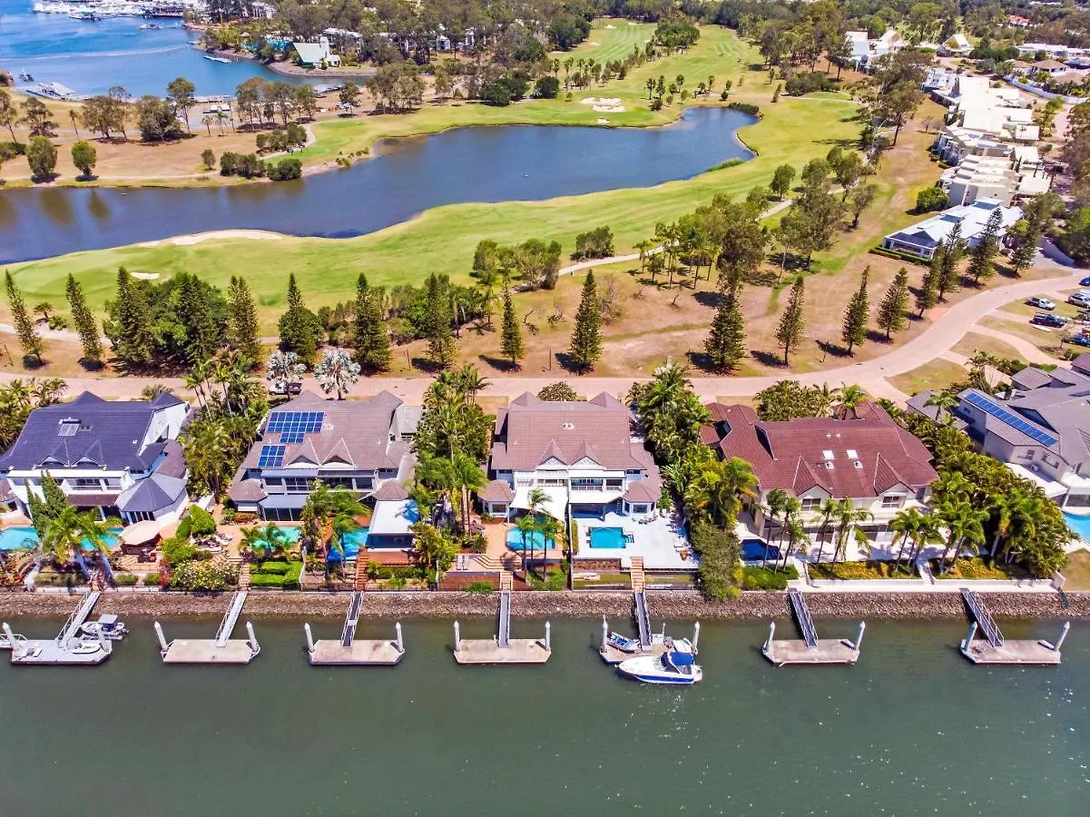 Castaway At The Greens Hope Island